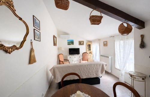 LaPetite Maison Abigail, Peaceful home in Avignon - Photo 12