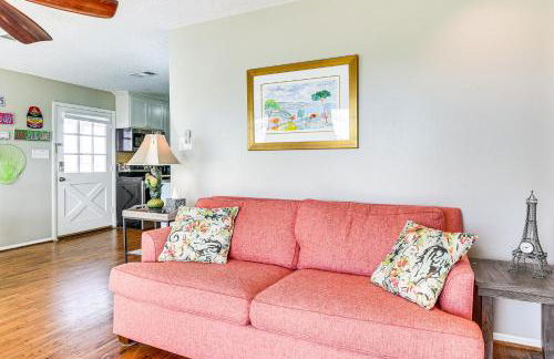 Walk to Beach Galveston Home with Patio and Balcony! - Foto 5