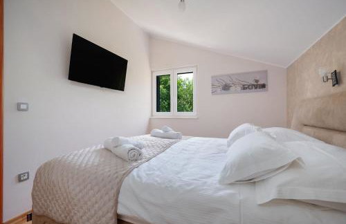 Villa Viktoria with private swimming pool - Photo 44