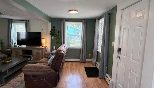 Oakland Beach Cottage - Sleeps up to 4 - Photo 4