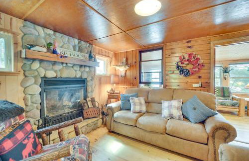 Pet-Friendly Waterfront Minong Cabin with Fire Pit - Foto 4