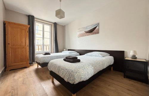 Embruns maison spacieuse rénovée 5 ch 3 sdb 2 WC belle terrasse aménagée barbecue à 250 m de la plage en plein centre d' Arromanches au coeur des plages du débarquement, proximité de Bayeux - Foto 28