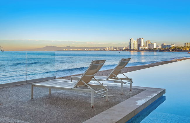 Stunning Beachfront Condo - Sea Views - Foto 38