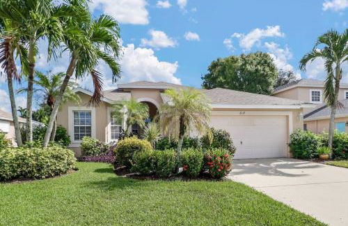 Sunshine days Stunning pool home. Gated community - Photo 11