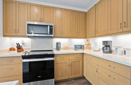 # Marbella Lane-Elegant 3BR Getaway with Superb Views - Foto 36