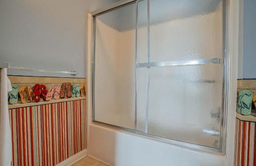 NEW LISTING! Two Bedrooms in A Building with Marsh and Ocean Views - Foto 37
