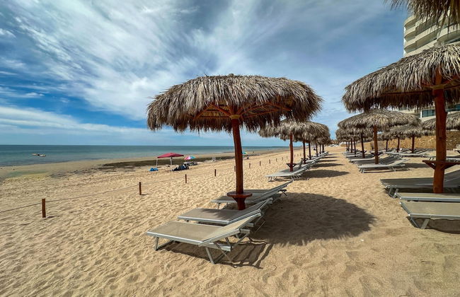 Oceanfront Vibes Iconic Beachside Getaway - Foto 77