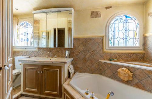 Le Mas des Moulières - Vue montagne avec piscine - Foto 12