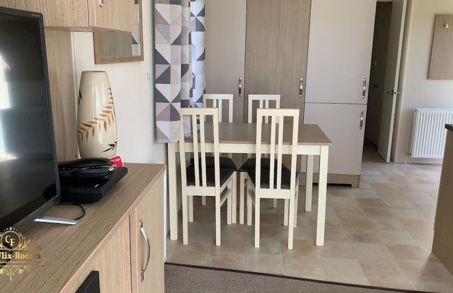 3 Bedrooms Loch Views Heated Pool Close To Beaches - Photo 5