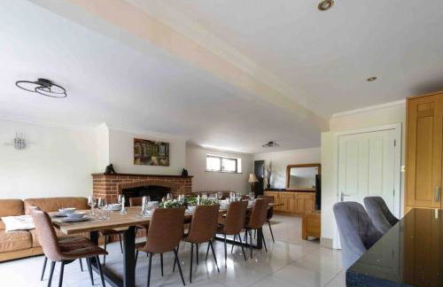 Huge 6 Bed House with Entertainment room and Hotub - Foto 24