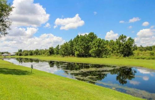 Serene 4-Bedroom Lakeview Retreat with South-Facing Pool & Sun-Drenched Outdoor Living - Foto 21