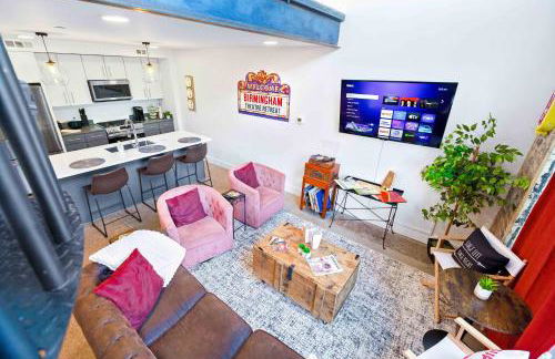 Theatre Retreat 2 Bedroom Loft - 1 Blk from Theatres - Foto 8