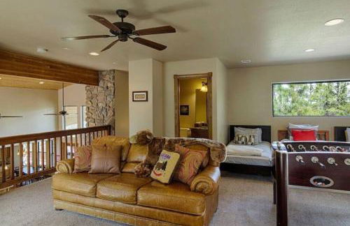 Torreon Family Cabin, Large Decks & Open Floorplan - Photo 11