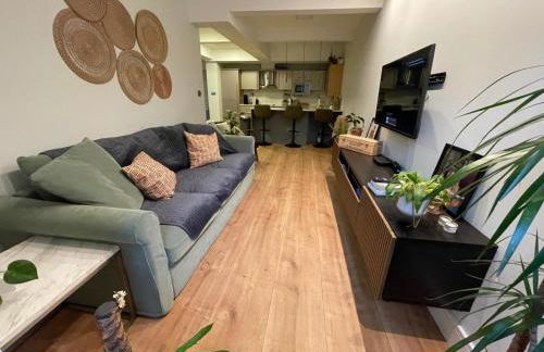 2 beds by Tower Bridge, Walk to Sights & Dining - Photo 5