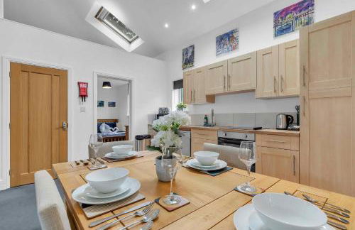 Garden Lodge With Parking By My Getaways - Foto 6