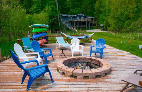 Waterfront Deck and Dock Torch Lake Home! - Foto 33