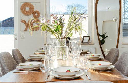 Luxus City Apartment - für Gruppen & Familien mit Whirlpool, Terrasse & Grill - Top Lage - Foto 16