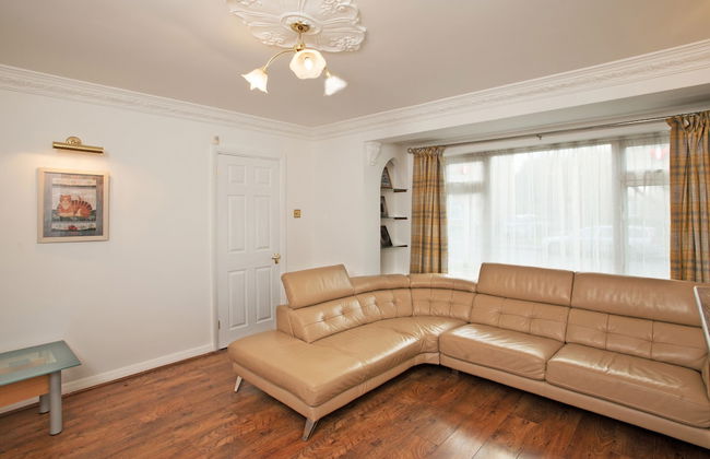 3 Bedroom House Near the City Center - Photo 11