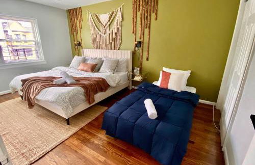 Easy PATH&Bus access- NYC| designer home + Deck. - Photo 22