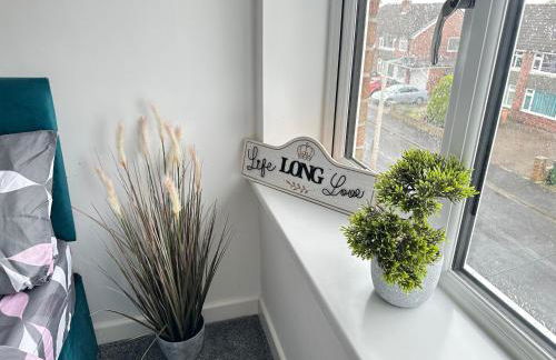 Cozy Family House 10 min from Manchester Airport - Photo 16