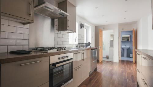 Spacious 3 Bedroom Home with PS5 and Pool Table Near O2 Arena Canary Wharf and Elizabeth Line to Central London - Foto 2