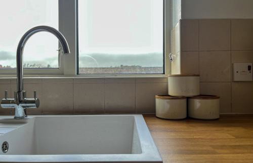 Stunning Central Flat w/ Parking - Foto 10