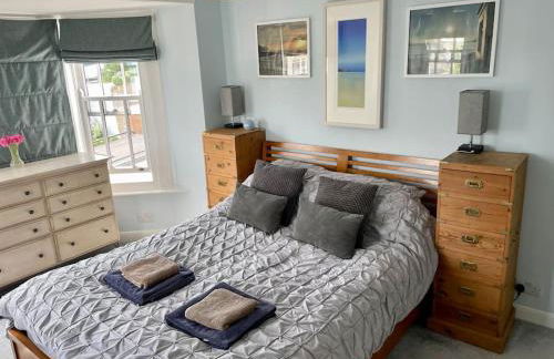 Lovely Charmouth cottage with log fire & garden close to beach - Photo 13