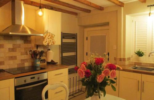 1800 Period Grade 2 Listed Cottage Addingham - Photo 31