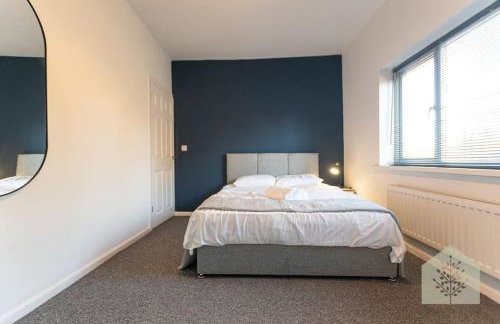 Holt House - Photo 2