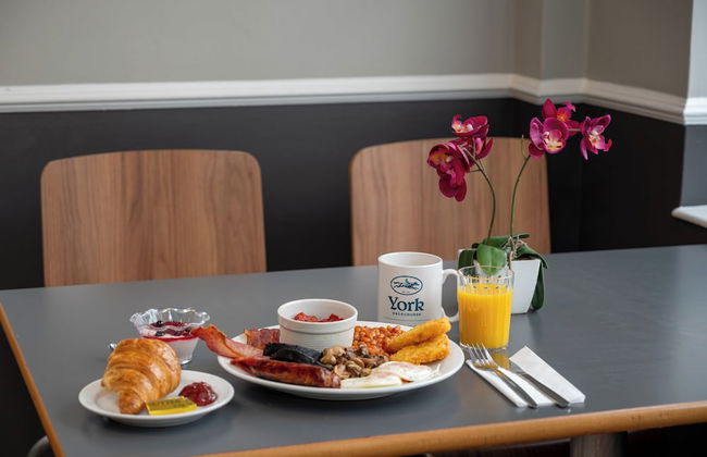 Stableside at York Racecourse - Photo 27