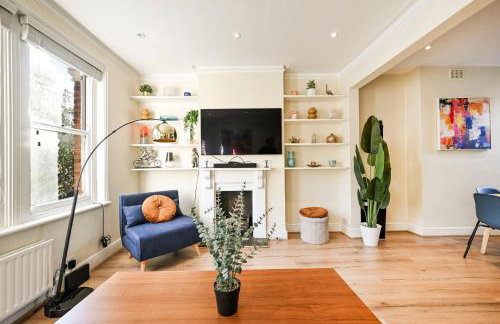 Modern 2BR Apartment for Contractors, Balcony & Fast Wi-Fi, W6 - Foto 11