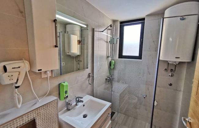 Konaciste Egoiste - Centar - Photo 27