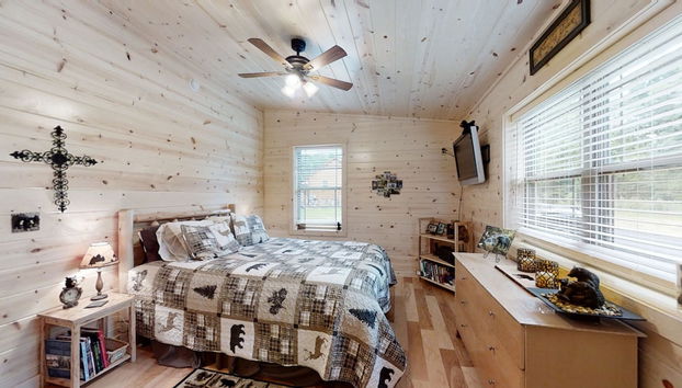 Cozy Bear Den 2 Bedroom Cabin by RedAwning - Foto 3, Habitación