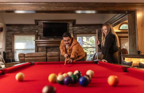 Lux Western Cabin Pool Table Ping Pong Vibes - Foto 4