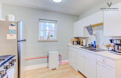 The Moose #8 - Modern Luxe Loft with King Bed & Free Parking & Wifi - Foto 27