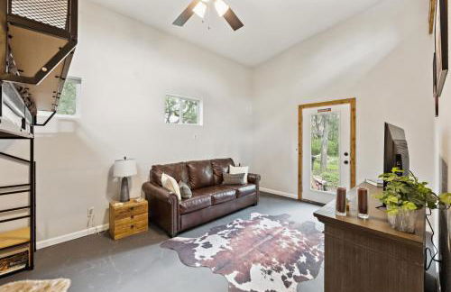 Hill Country Getaway Near San Marcos River home - Photo 15