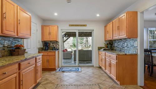 Cozy 4BR Retreat - Private backyard, Gazebo & Grill - Foto 3