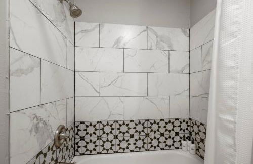 All-In-One - Fully-Equipped Secure Gated Parking! - Foto 15