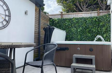 Private Luxury By The Sea, With A Personal Gym, Hot Tub, And Free Parking! - Photo 65