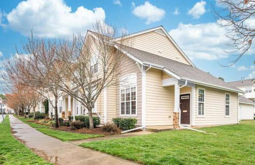 Duke 10 Min Away 3 Bedroom - Photo 47