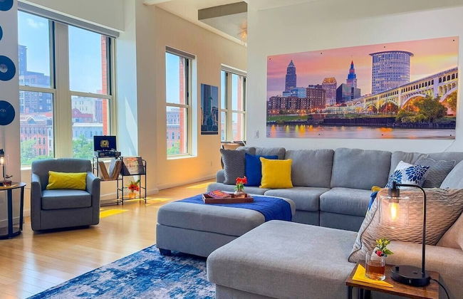 Downtown Cleveland: Steps To Sports & Events 2 Bedroom Condo by RedAwning - Foto 13