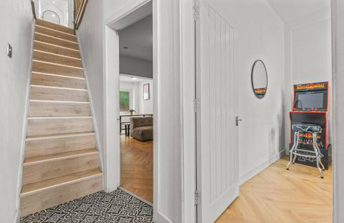 Modern City Centre Townhouse sleeps 10 & Parking - Foto 30