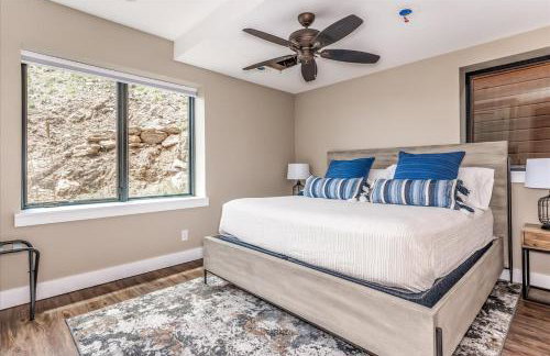 Hot Tub and Scenic Views at The Bailey Lodge - Foto 34