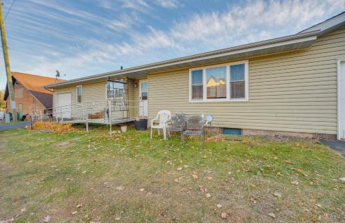 Walk to Crooked Lake Beach and Dtwn! Home with Patio - Foto 32