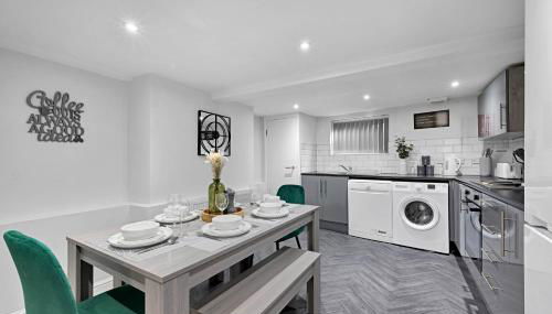 Kemble House - Air Host & Stay - 5 Bedroom, 5 Bathroom - Sleeping 10 - Foto 3, dishwasher