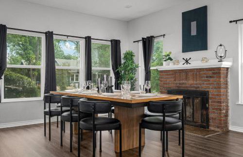 Spacious 4BR Home with Pool, Hot Tub & Games - Foto 17