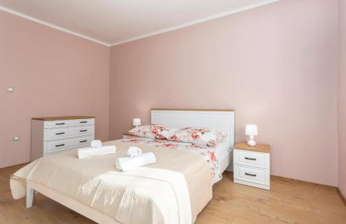 2 Bedroom Nice Apartment In Viskovo - Foto 13