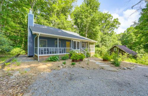 Creek View and Hot Tub Woodsy Maggie Valley Cottage - Foto 39