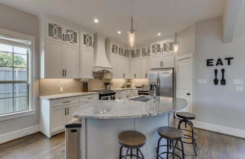 Vibrant Texas Escape - 5BR, Pool & Hot Tub - Foto 15