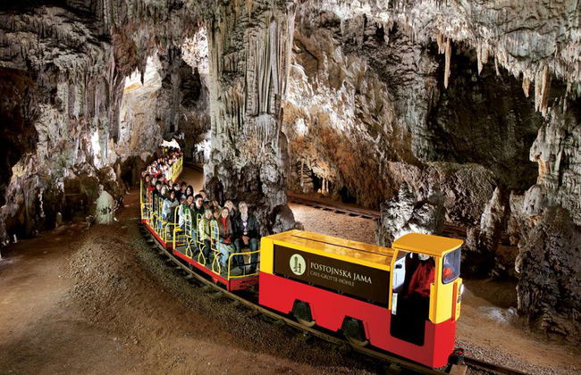 Grotta di Postumia e Castello di Predjama - Tour di mezza giornata - Foto 1